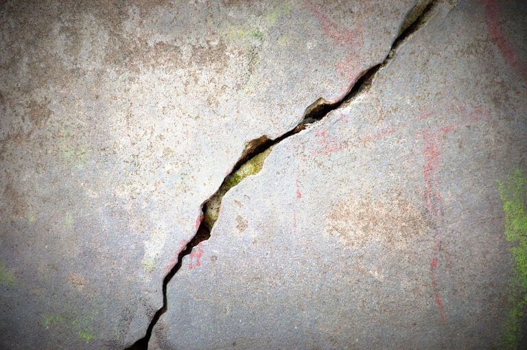 Diagonal Cracks